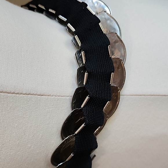 Vintage Hammered Metal Silver Disk Stretch Hooked Belt - Picture 3 of 4